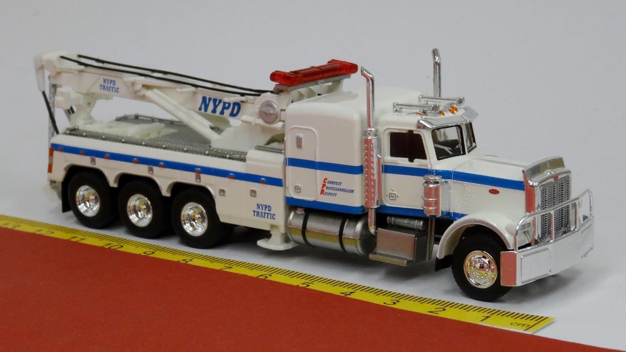 Peterbilt 359 Abschlepper NYPD New York - Brekina 86276