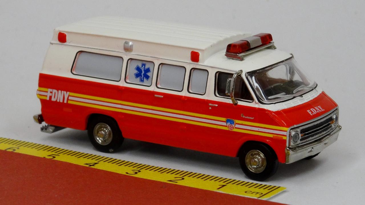 Dodge Ambulance FDNY New York - Brekina 18301
