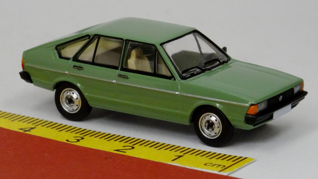 VW Passat B1 1977 hellgrün - PCX87 870780
