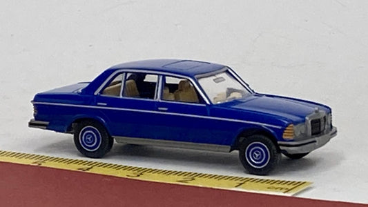 Mercedes 240 D - W123 blau - Wiking 015201
