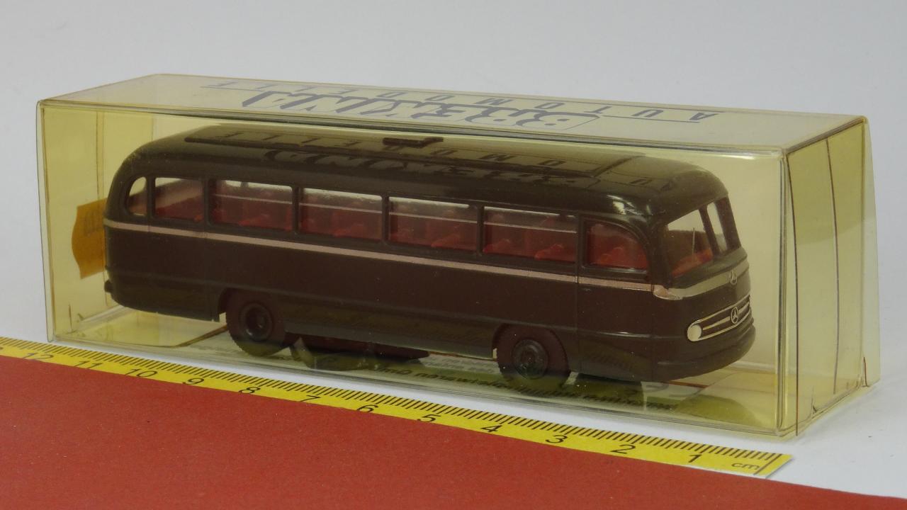 Mercedes O 321 tannengrün - Brekina (A6)