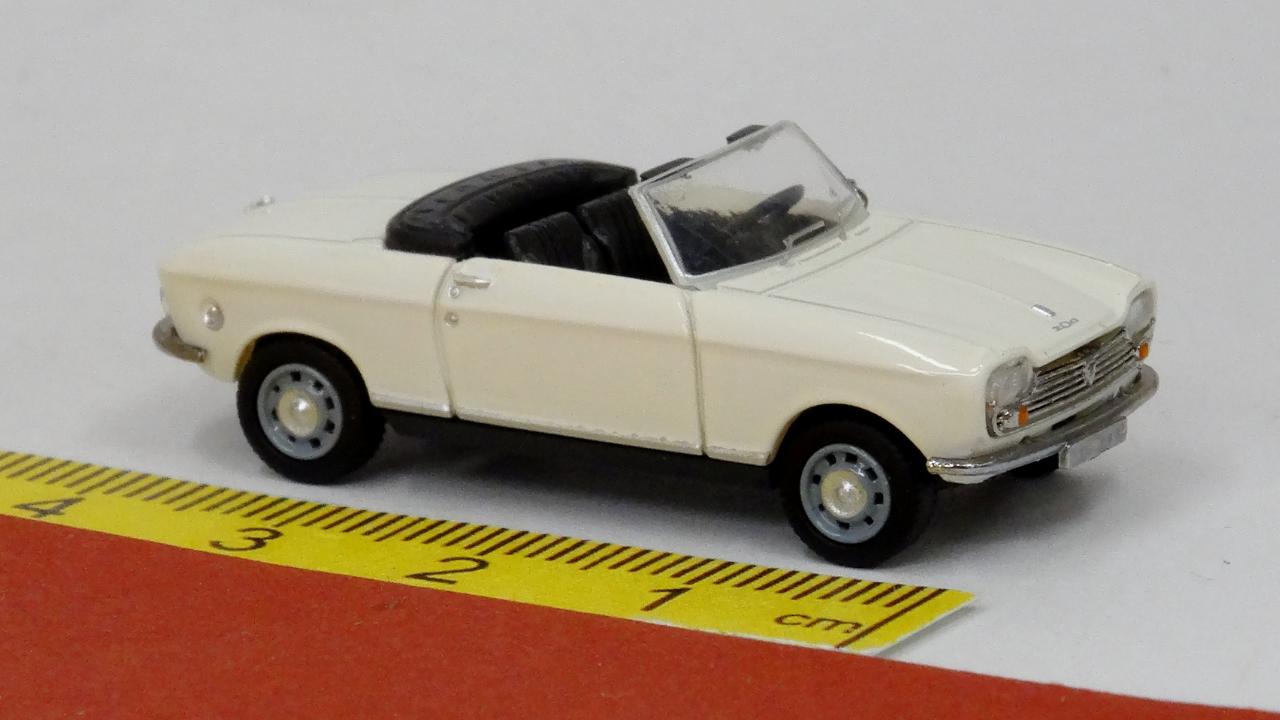 Peugeot 204 Cabrio weiß - Brekina 29176