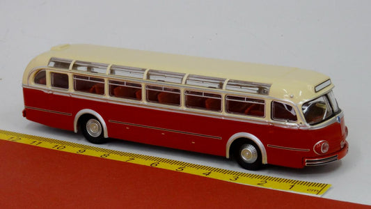 Mercedes O 6600 H beige rot - Brekina 50505