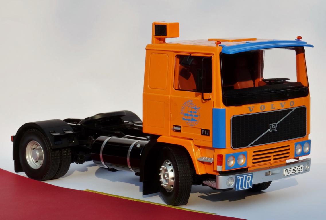 Volvo F12 1977 Deutrans orange/blau 1:18 - Road Kings RK180034 