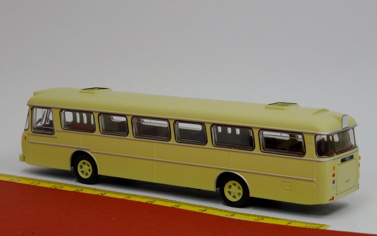 Büssing Senator: elfenbein - Brekina 59360