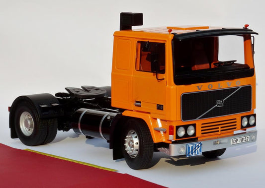 Volvo F10 VEB Deutrans Halle Dresden Potsdam orange schwarz 1:18 - Road Kings RK180035