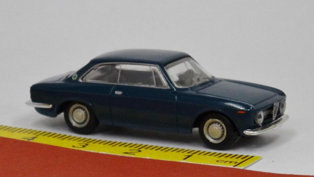 Alfa Romeo Giulia Sprint GT 1974 verde pino grün - Brekina 29752