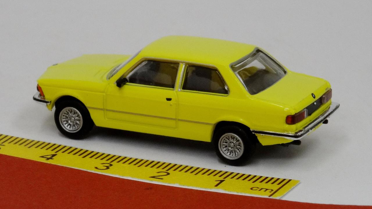 BMW 323i 1975 gelb - Brekina 24302