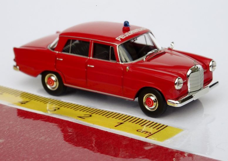 Brekina Starmada: Mercedes MB 190 c (W 110) Feuerwehr rot - 13358