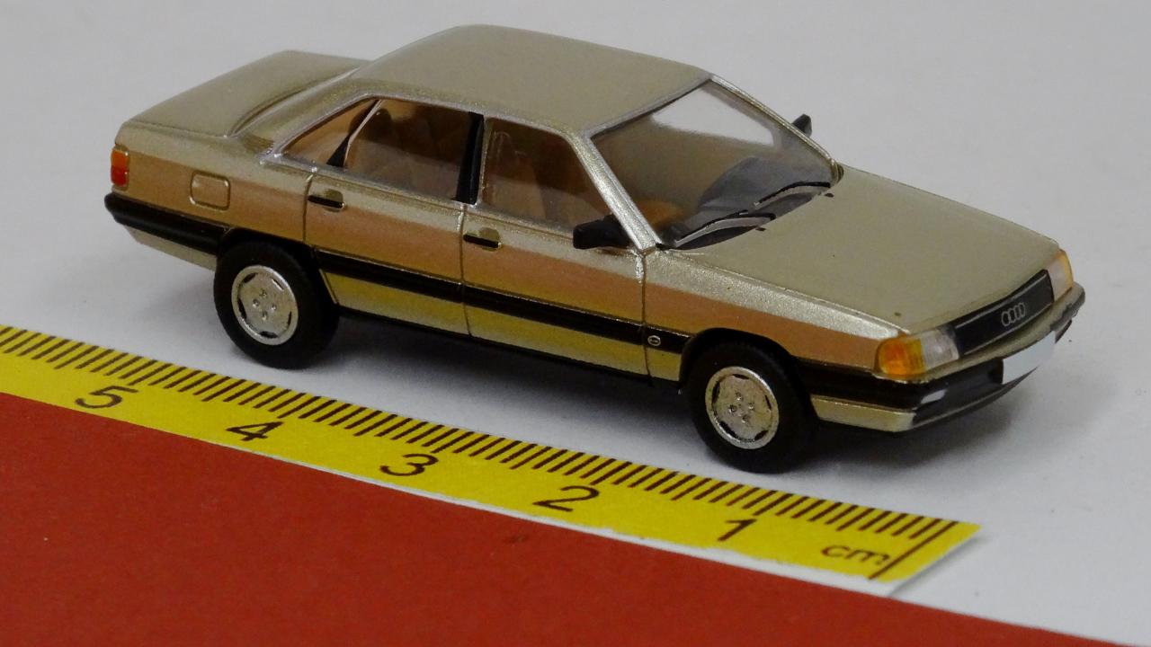 Audi 100 (C3) 1982 metallic beige - PCX87 870438