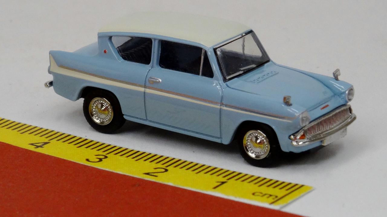Ford Anglia blau wie bei Harry Potter - Brekina 19330