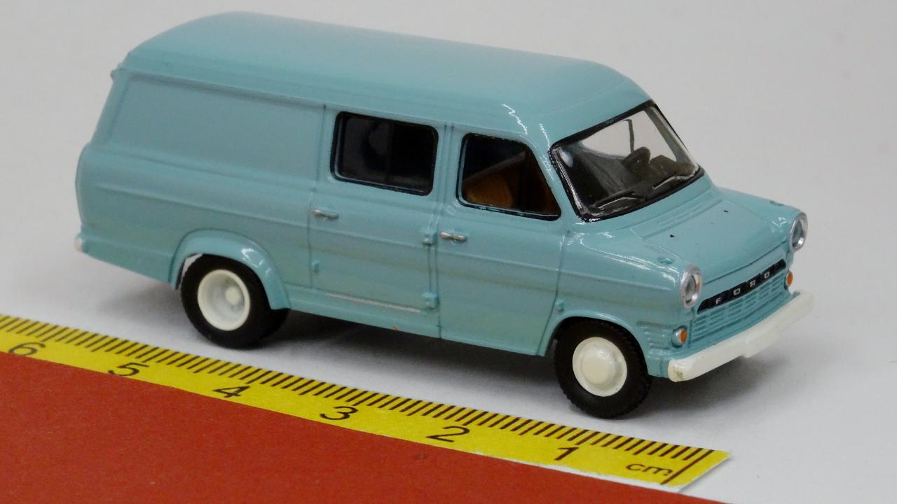 Ford Transit Kasten helltürkis - Brekina 34171