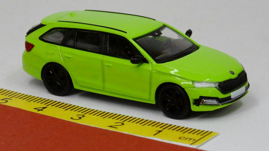 Skoda Octavia IV Kombi 2019 hellgrün - PCX87 870597