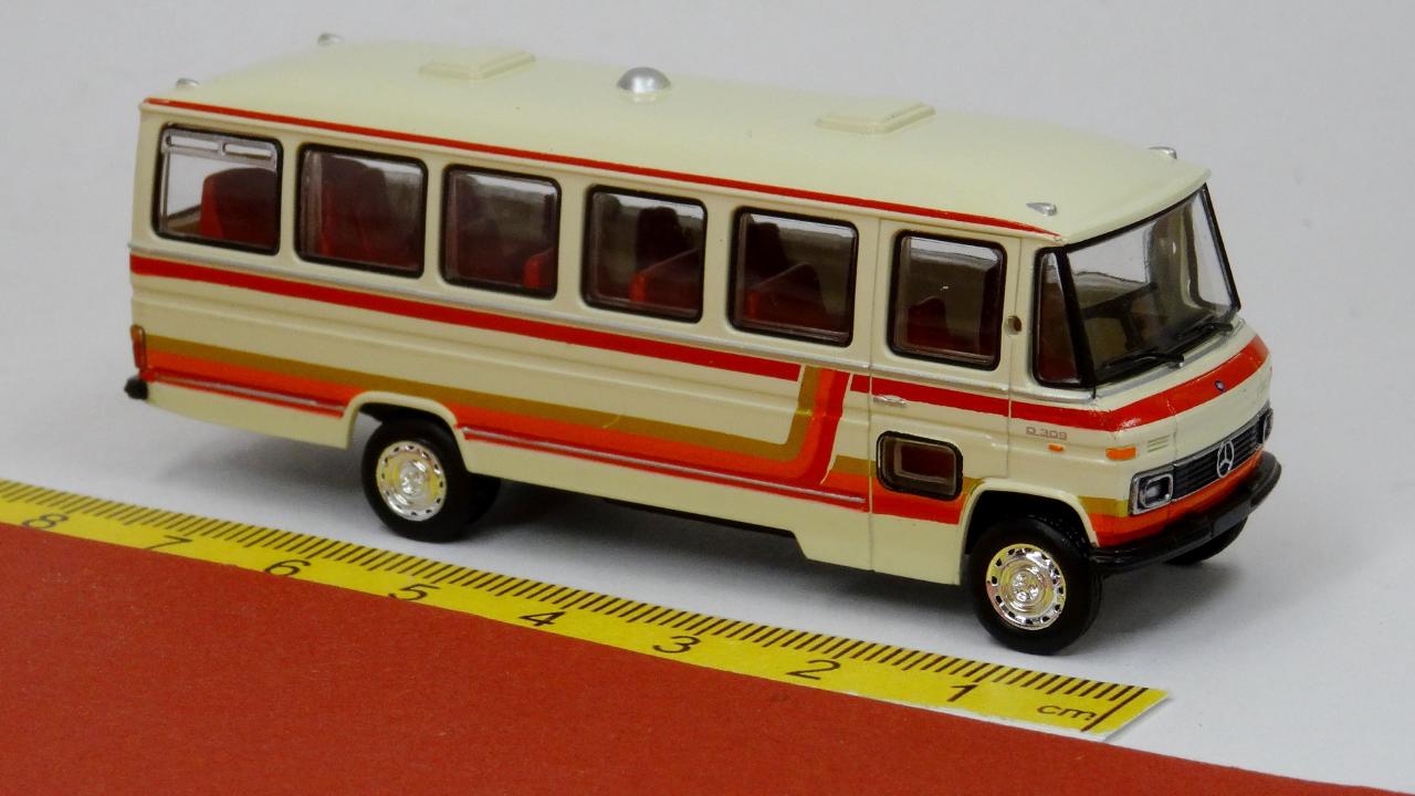 Mercedes O 309 Bus beige orange - Brekina 36751