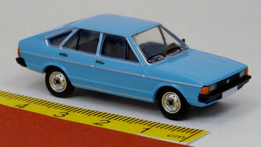 VW Passat B1 1977 hellblau - PCX87 870782