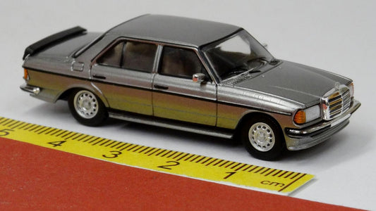 Mercedes W123 AMG (1980) grau metallic - PCX87 871560