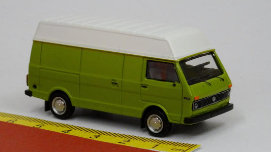 VW LT Hochraumkastenwagen grün - Brekina 34955