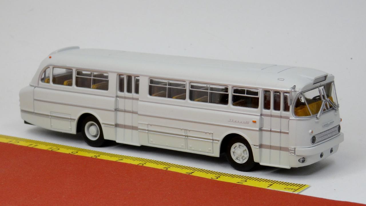 Ikarus 66 Stadtbus weiß - Brekina 59556 (A8)