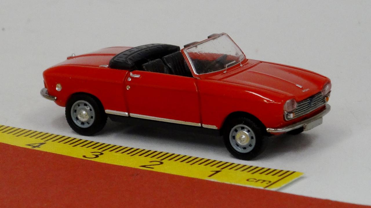 Peugeot 204 Cabrio rot - Brekina 29175