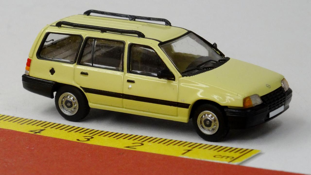 Opel Kadett E Caravan 1985 - beige gelb - PCX87 871457