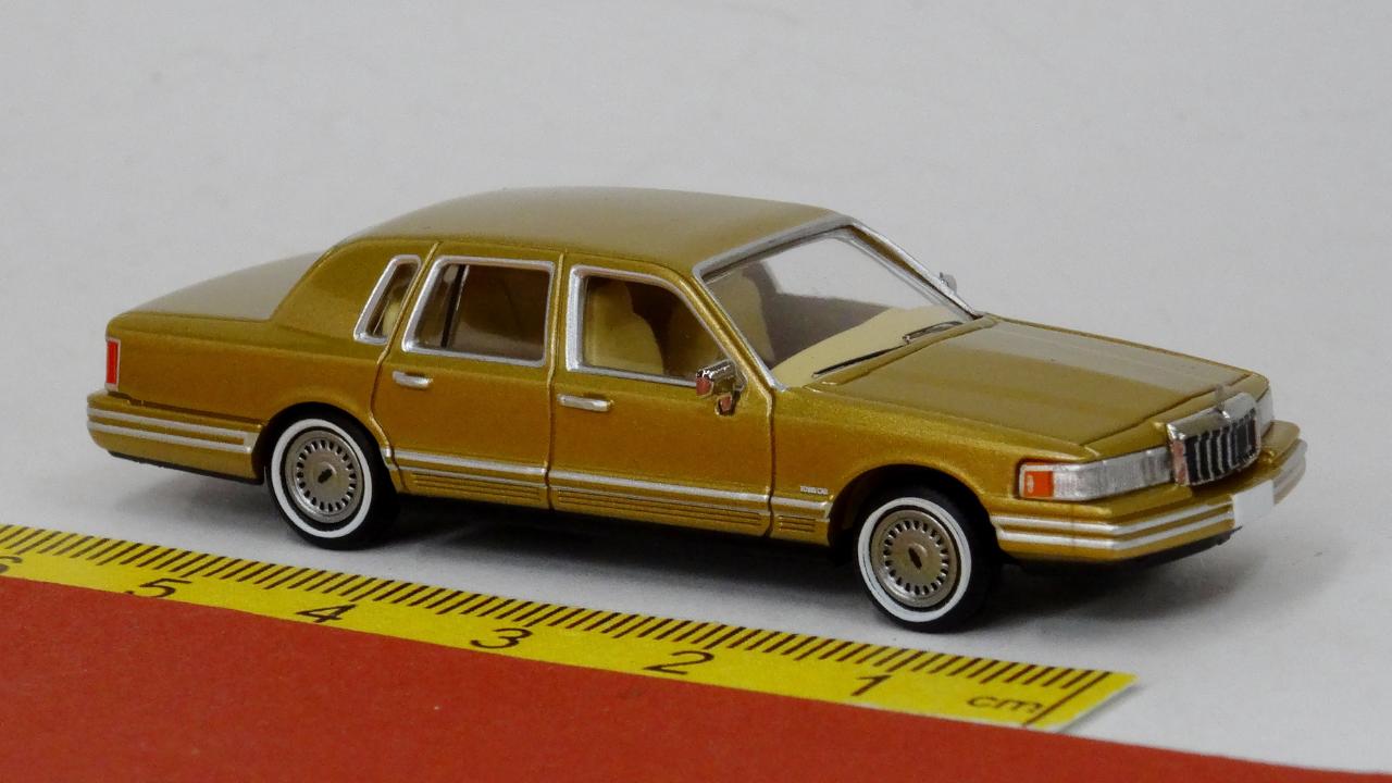 Lincoln Town Car 1991 gold - PCX87 870911