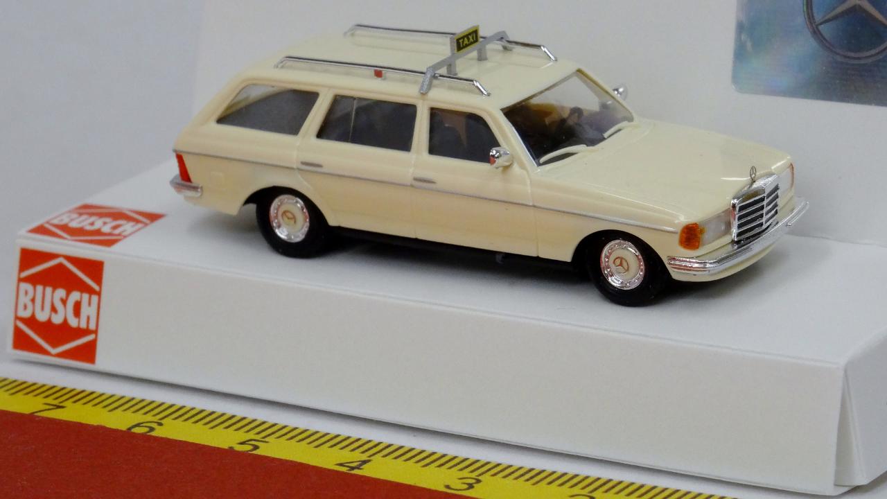 Mercedes W123 T-Modell Taxi - Busch 46818
