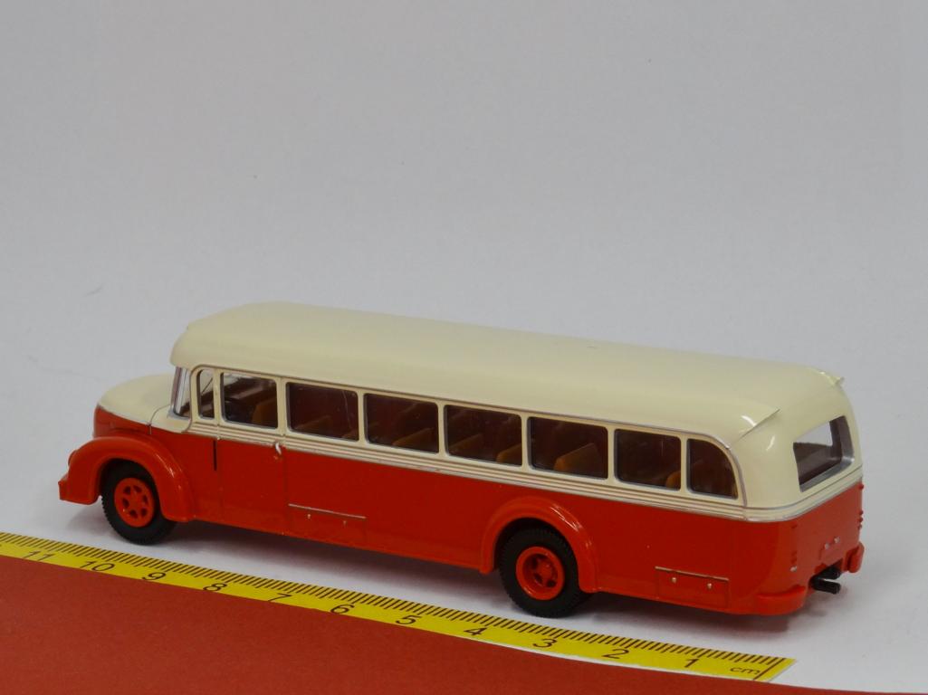 MAN MKN 26 Rundhauber 1952 elfenbein rot - Brekina 59221