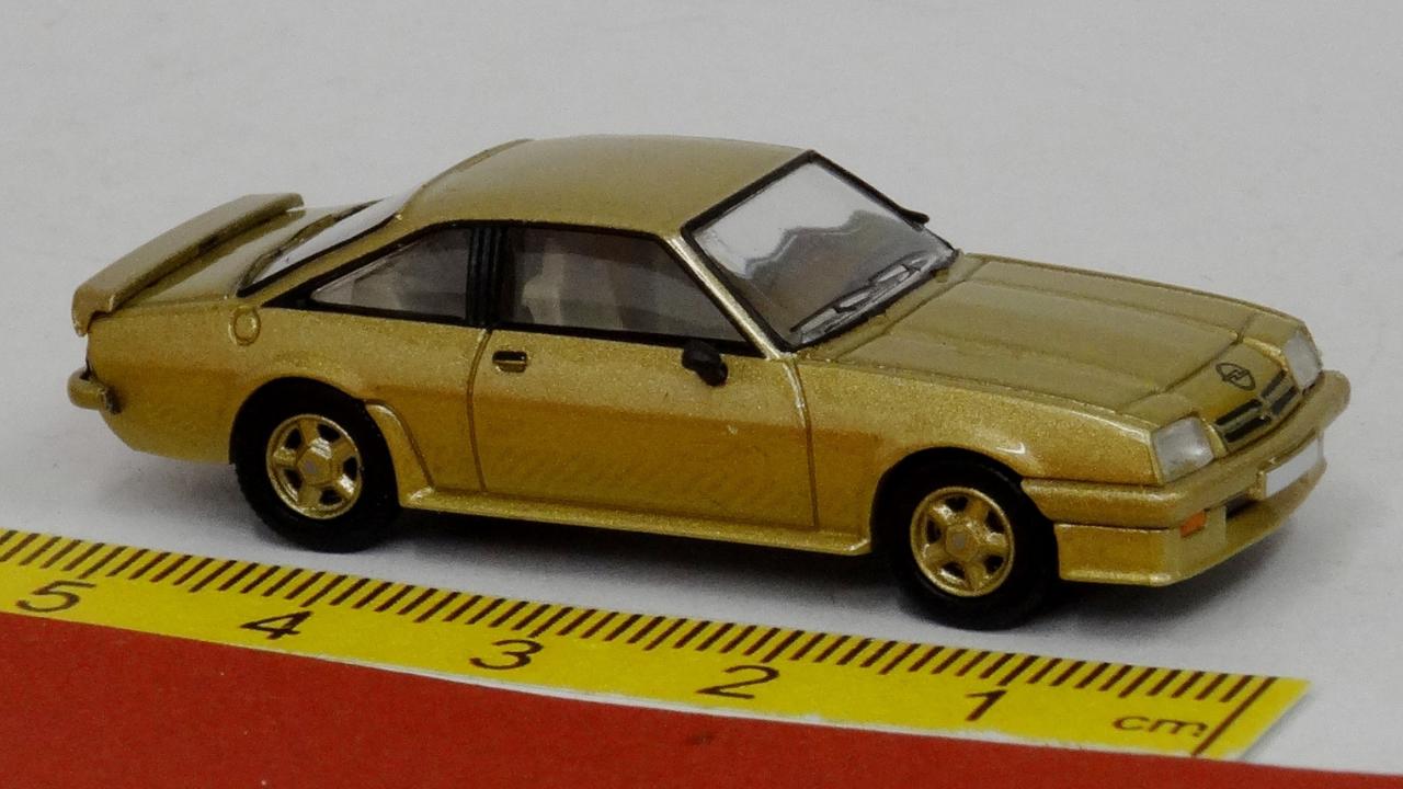 Opel Manta B GSI 1984 metallic beige - PCX87 870641