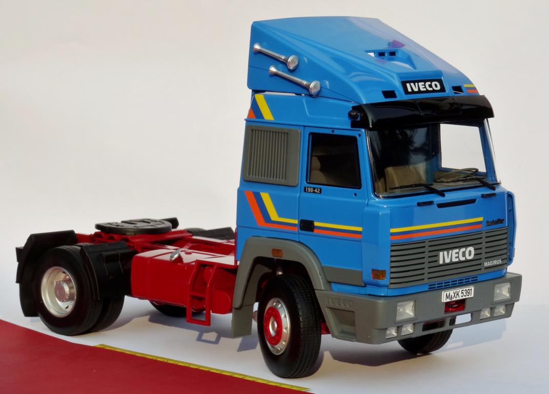 Iveco Turbo Star 1988 blau Zugmaschine Truck 1:18 - Road Kings RK180072
