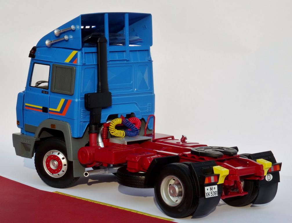 Iveco Turbo Star 1988 blau Zugmaschine Truck 1:18 - Road Kings RK180072