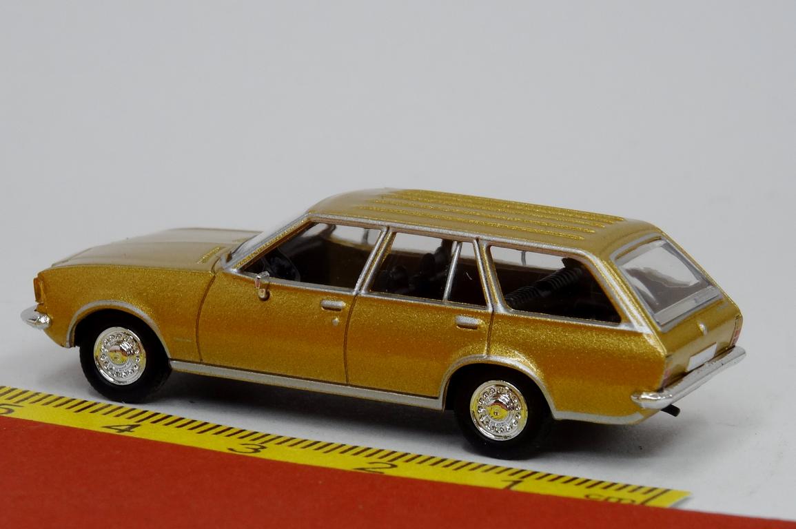 Opel Rekord D Caravan gold - PCX 870023