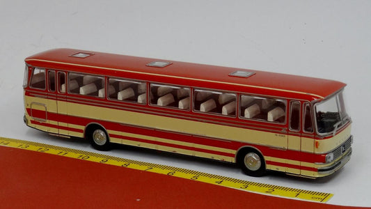 Setra S 150 H Reisebus rot elfenbein - Brekina 56050